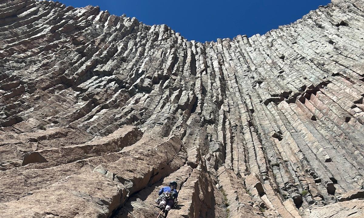 Cerro Apidame, escalada repisa central.